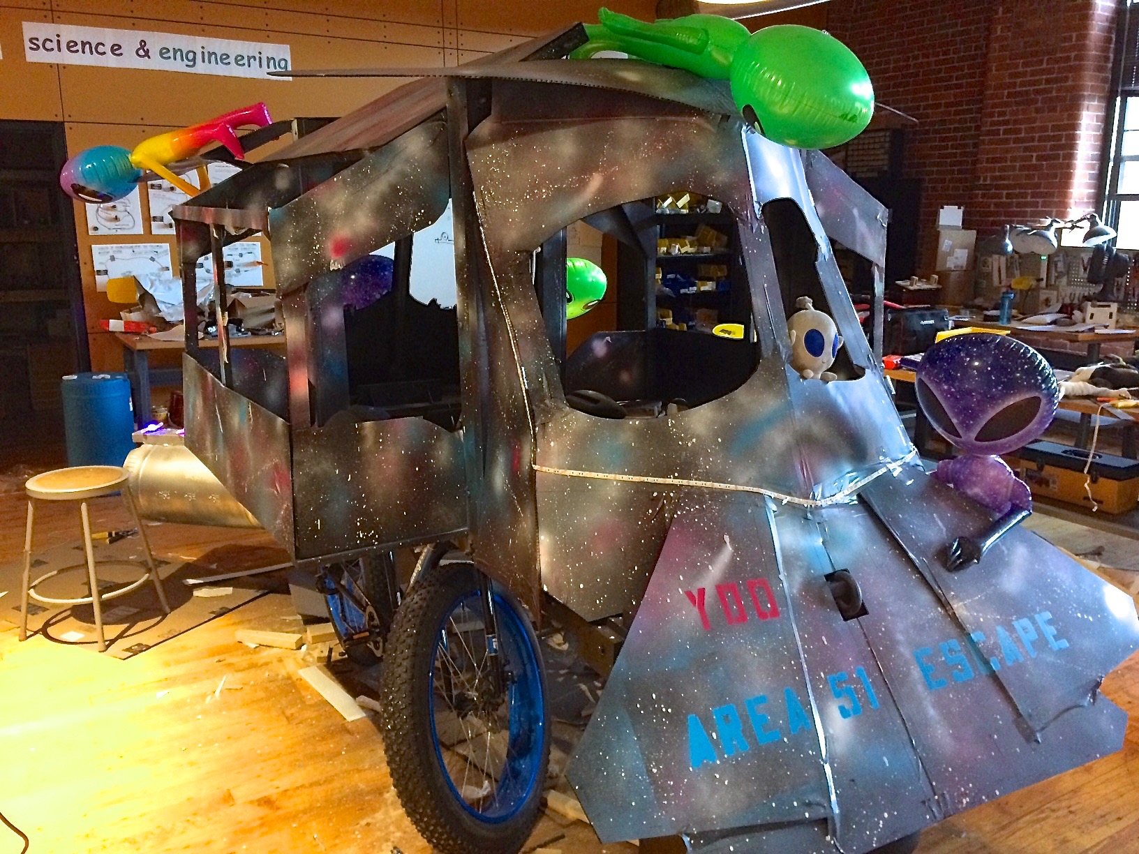 Escape from Area 51 - ufo vehicle with aliens